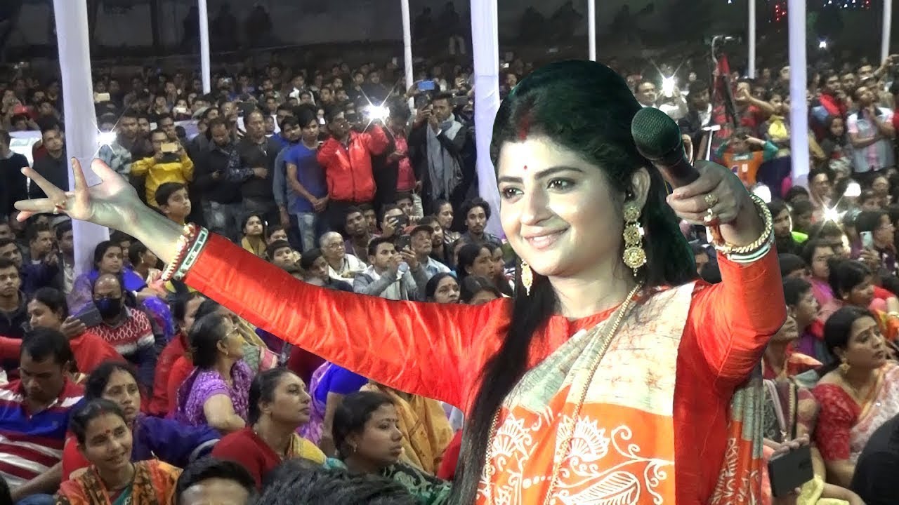 লাখো মানুষের ভিড়ে ( অদিতি মুন্সির ) সাথে বাংলাদেশি বোনদের অপূর্ব ধামাইল | Aditi Munshi
