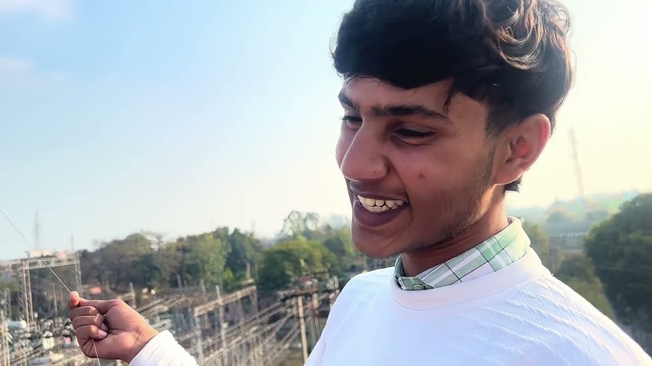 Sabne apne bare me do line bolo😅