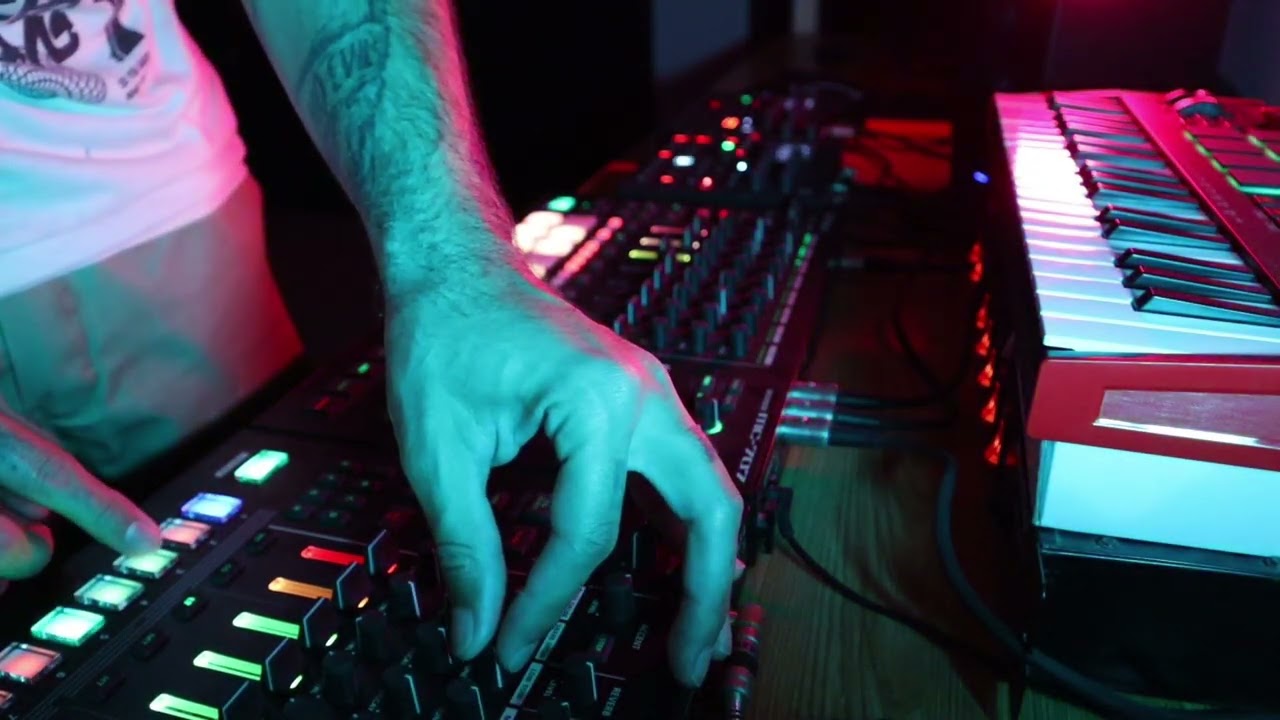 Synth jam with elektron syntakt digitone ii roland tr8s mc707