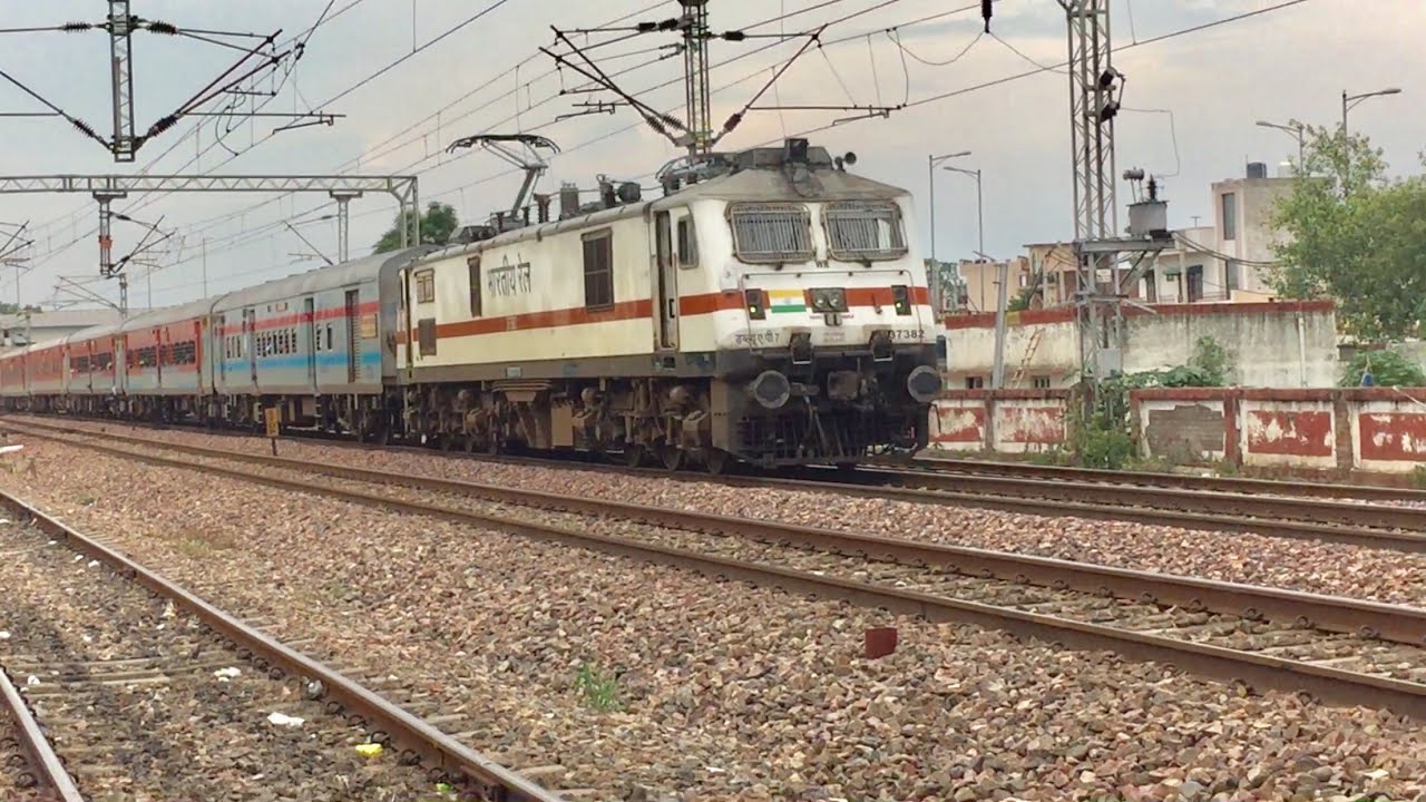12926 Amritsar-Bandra Terminus (Paschim Express) Going Full Speed 🔥🔥🔥