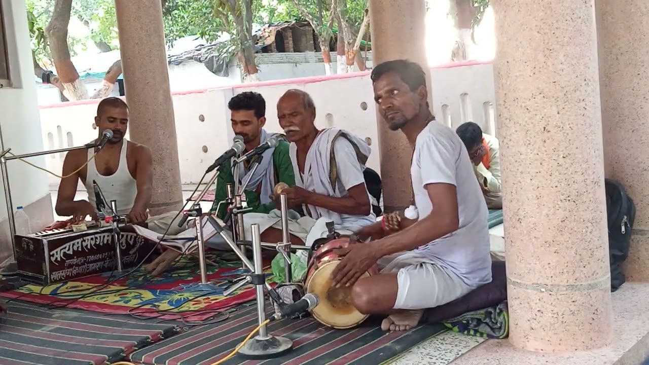 हम न जानी फलै भाई मनसा। सत्य साईं दाता भजन। सदानंद व साथी की आवाज में।