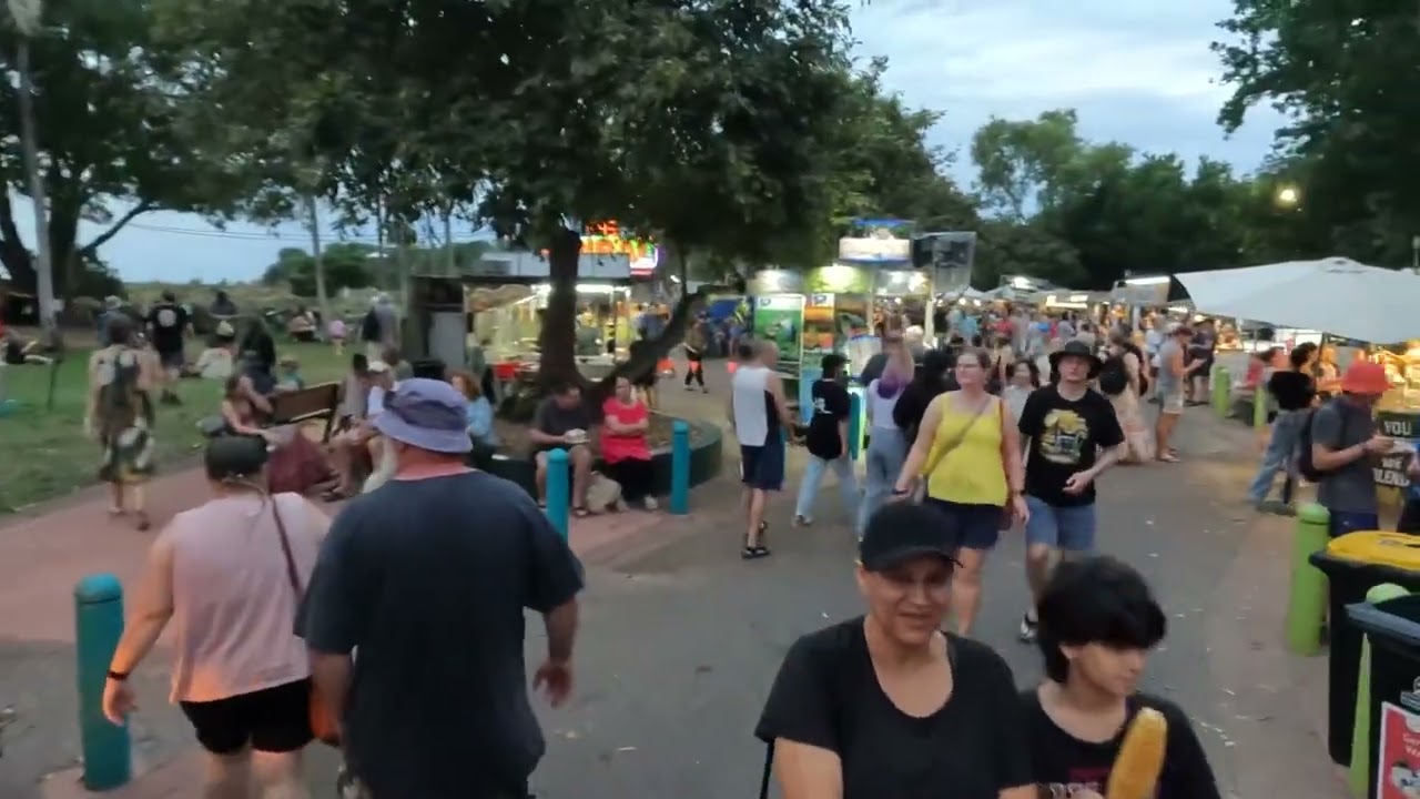 A brief walk through of Mindil Beach Markets- Darwin. 2/10/22