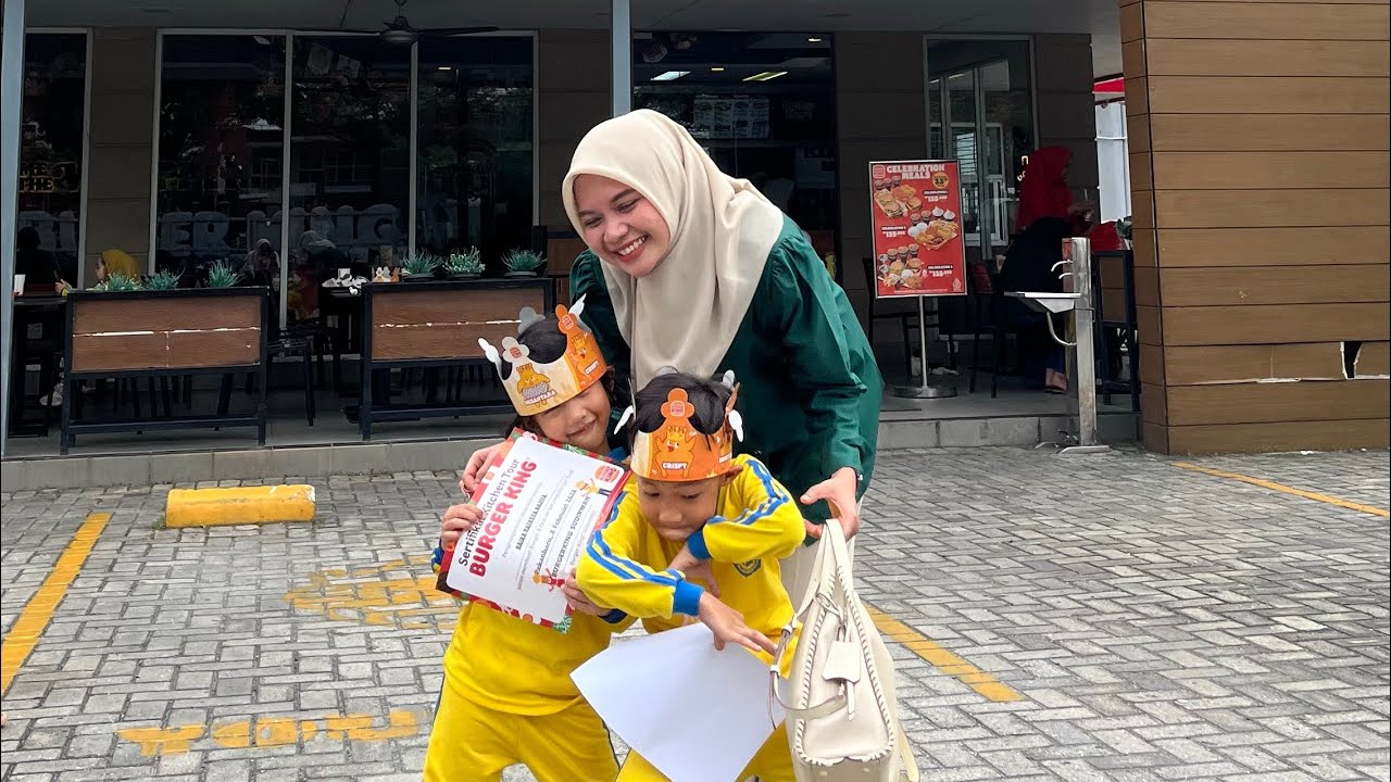 Fardhan dan Fasya Outing ke Burger King 🍔👑