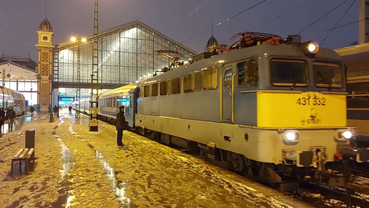TOKAJ INTERCITY indul Szilivel, kétféle IC+ kocsival a havas Nyugati pályaudvarról