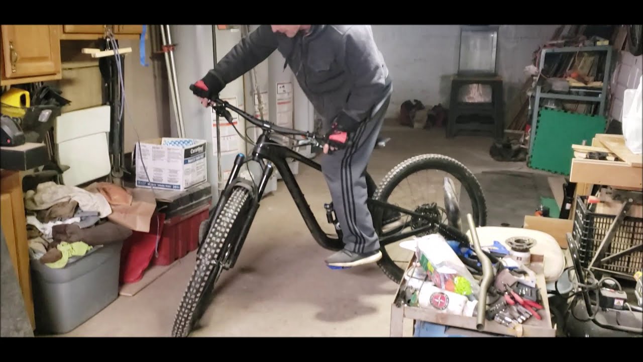 2020 GIANT REIGN ADVANCED PRO 29 1 - Riding in the basement