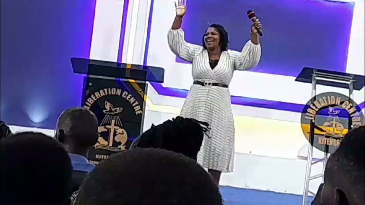Lizz Ilagosa performing   Wewe ni Baba
