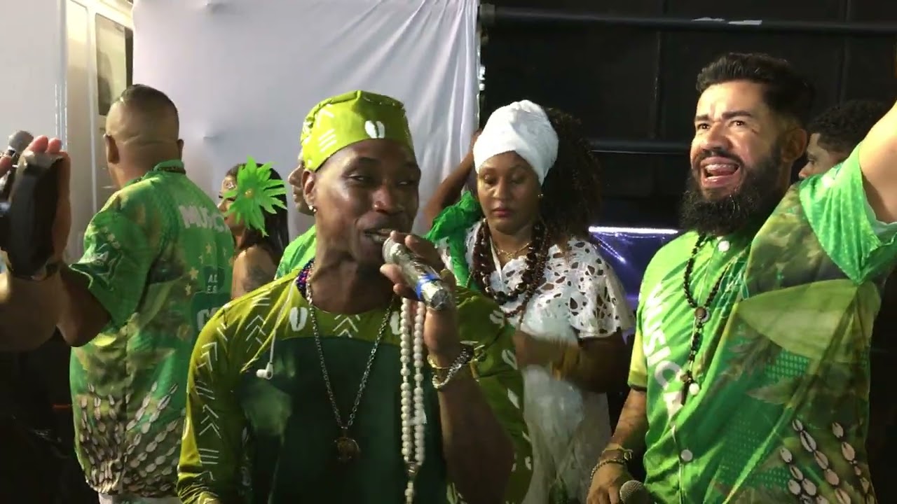 CAMISA VERDE E BRANCO - LARGADA - CARNAVAL 2022