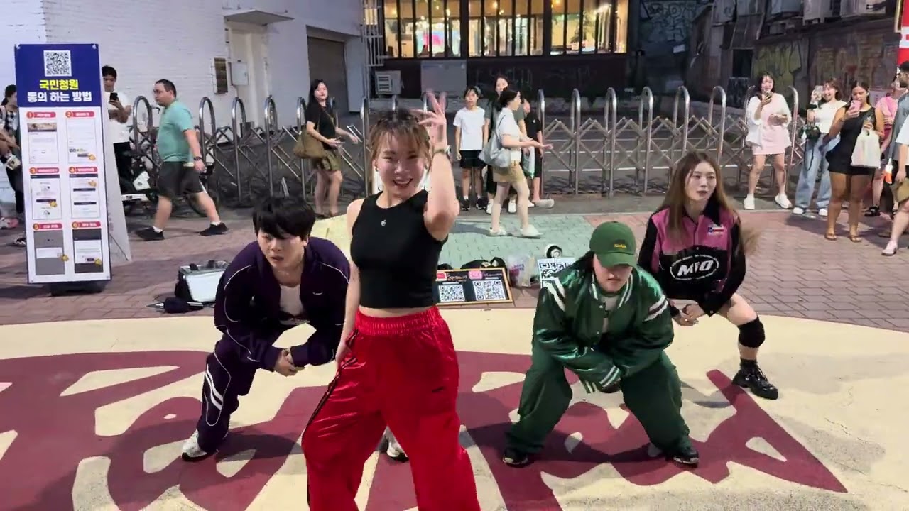 HONGDAE K-POP GROUP BUSKING (SWD) - [ALLDAY PROJECT] Famous 