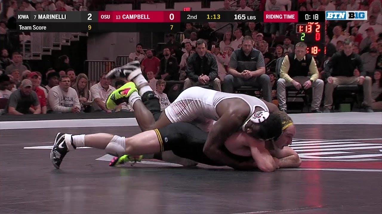 Борьба в конференции Big Ten: 165 фунтов - Алекс Маринелли из Айовы против Тешана Кэмпбелла из Ог...