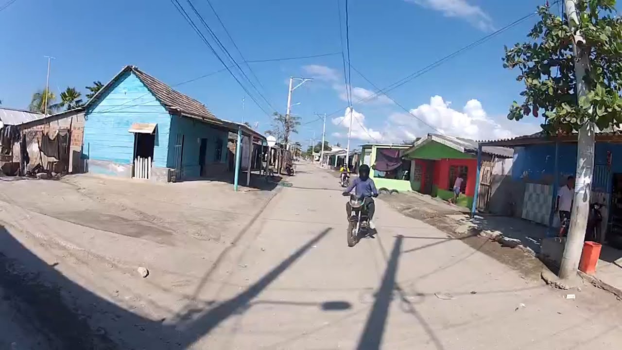 11 Pueblo Viejo - Magdalena 1/2. Tour en moto por Colombia.