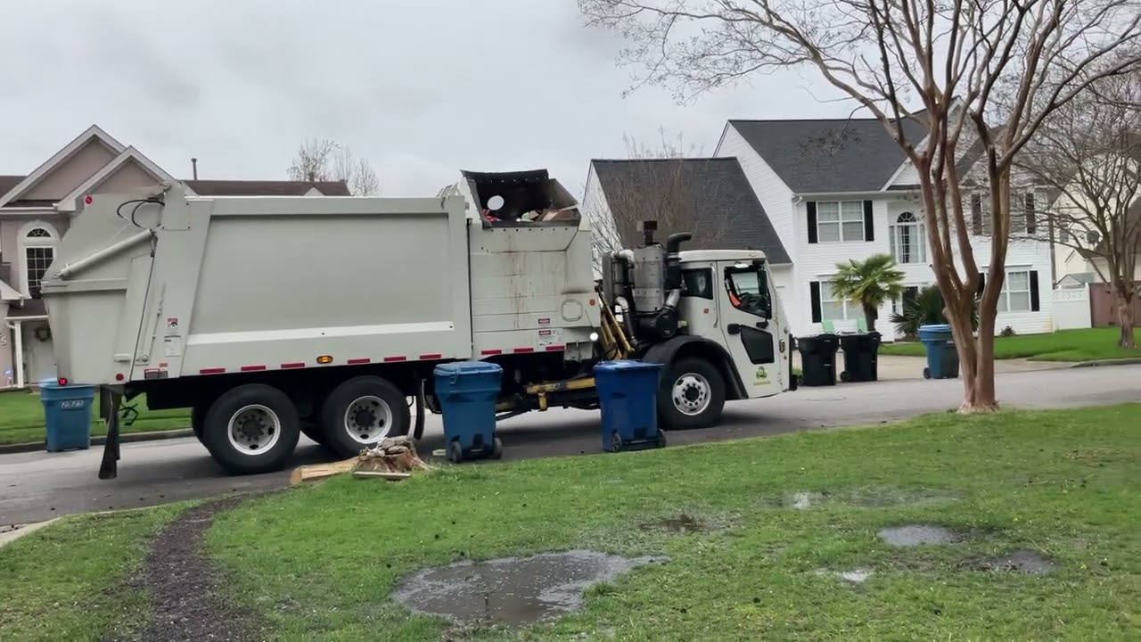 Tfc recycle truck full hopper compaction