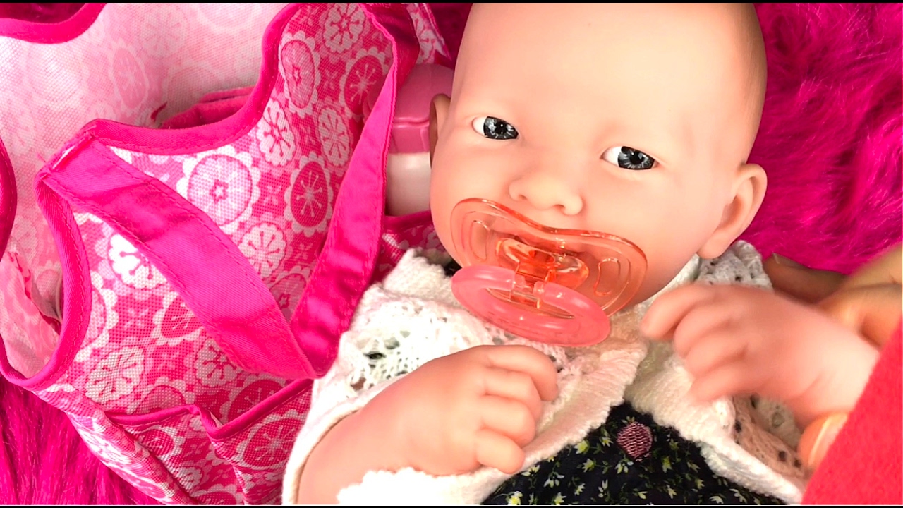 What I Pack in my Berenguer La Newborn Baby Doll's Diaper Bag and Changing