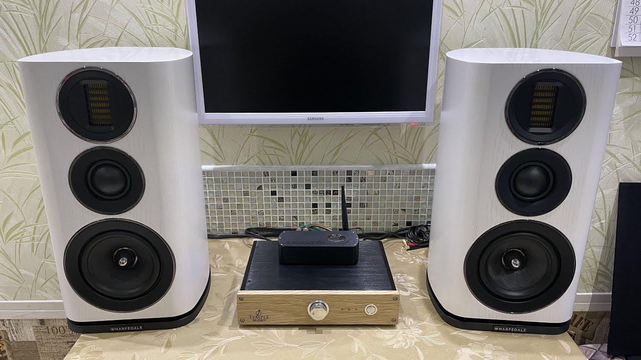 Крупная трёхполосная полочная акустика Wharfedale EVO 4.2