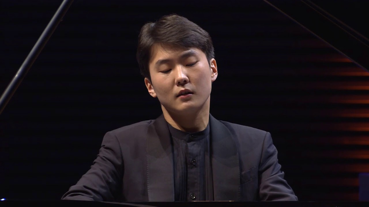 Seong-Jin Cho : Mozart  Piano Sonata No.3 in B-flat Major K.281 (20191011 Helsinki Recital)