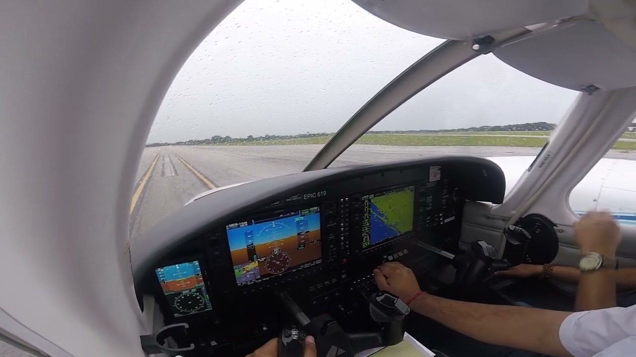 PA44 takeoff