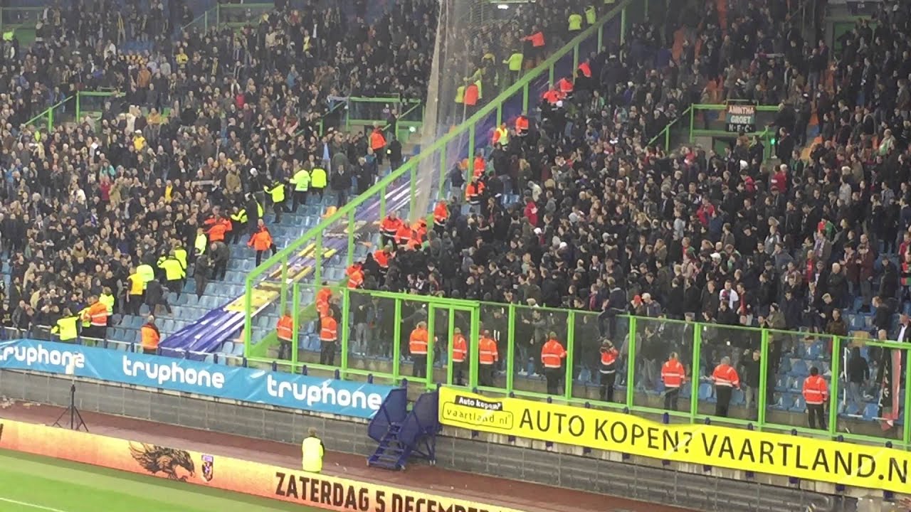Trieste NEC fans slopen uitvak Vitesse tijdens derby Vitesse - Nec 1-0 29-11-2015