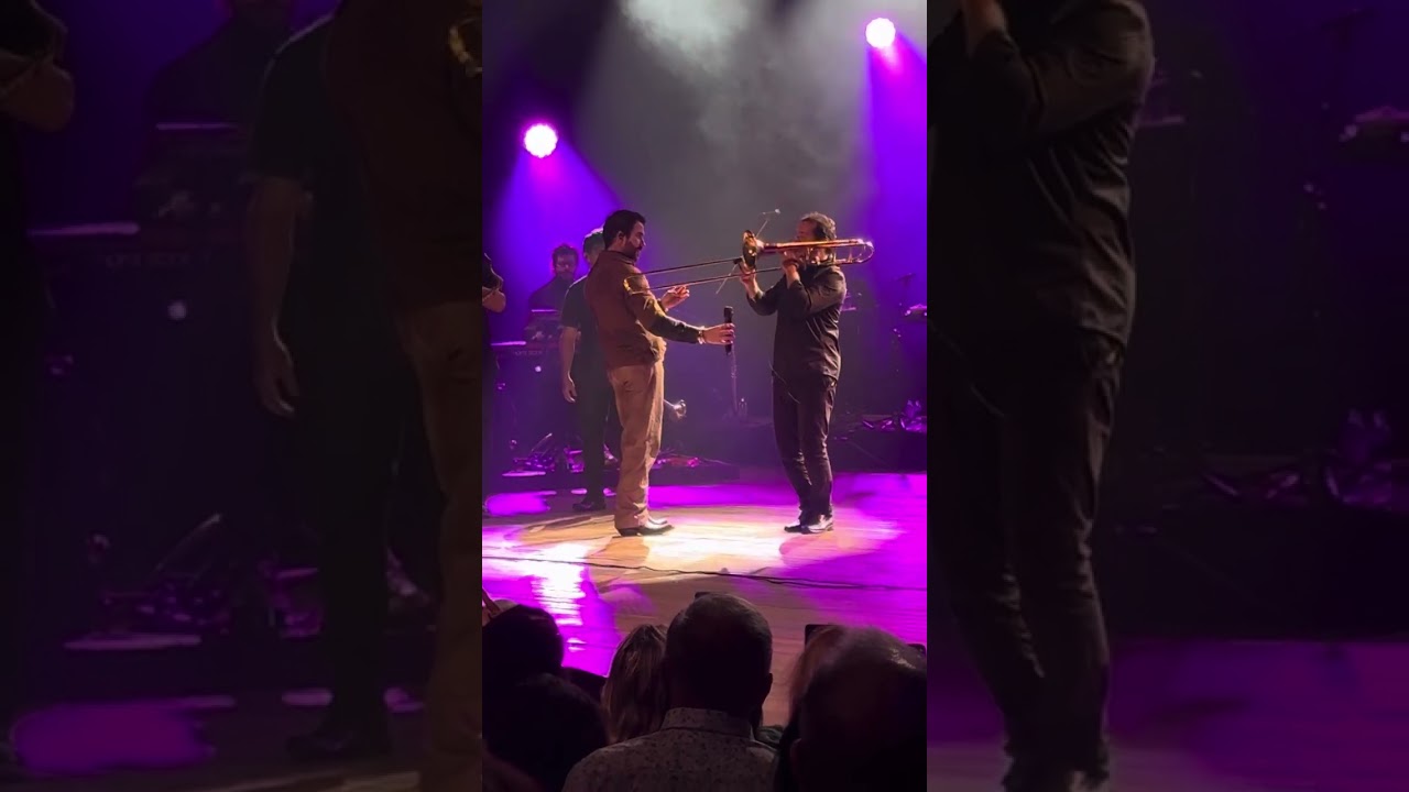 O que é o que é? Pe. Fábio canta Gonzaguinha no Teatro Guararapes - Recife