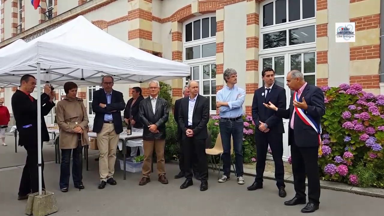 Arrivée du TGV à Grande vitesse  (LGV) en Gare de Dol de Bretagne 2 Juillet 2017