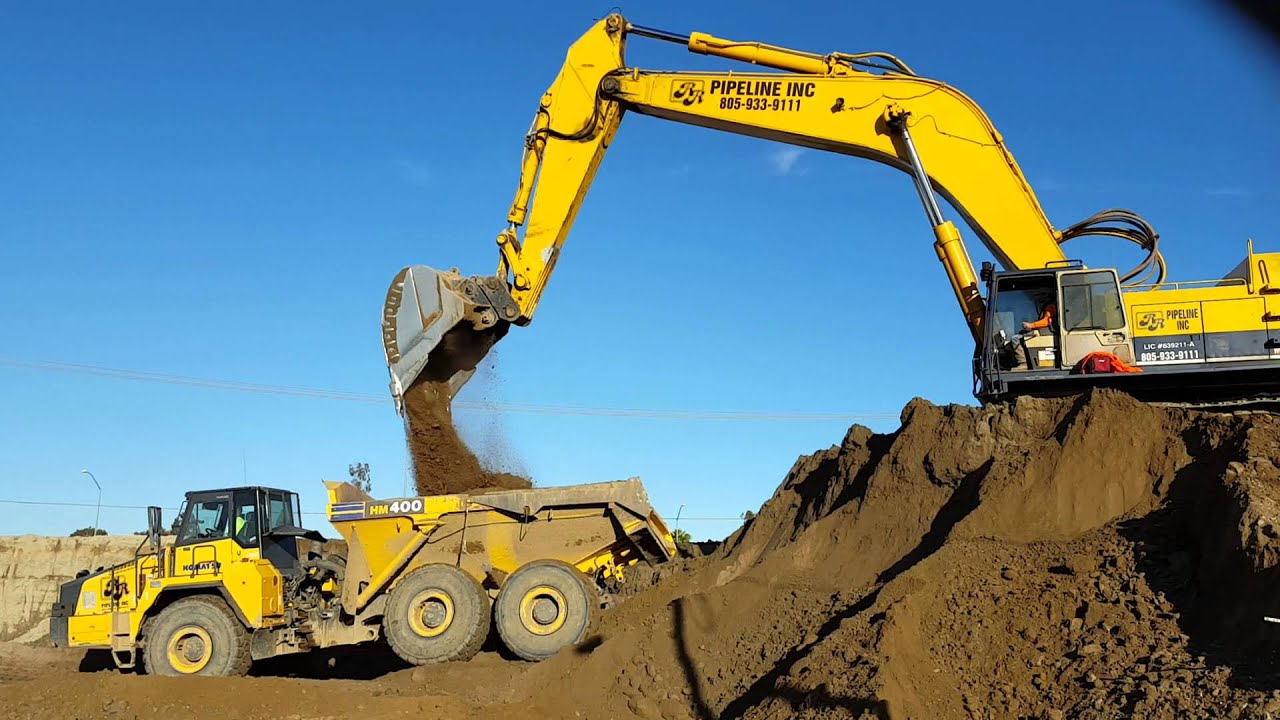 Komatsu PC1000 loading up Komatsu HM400.