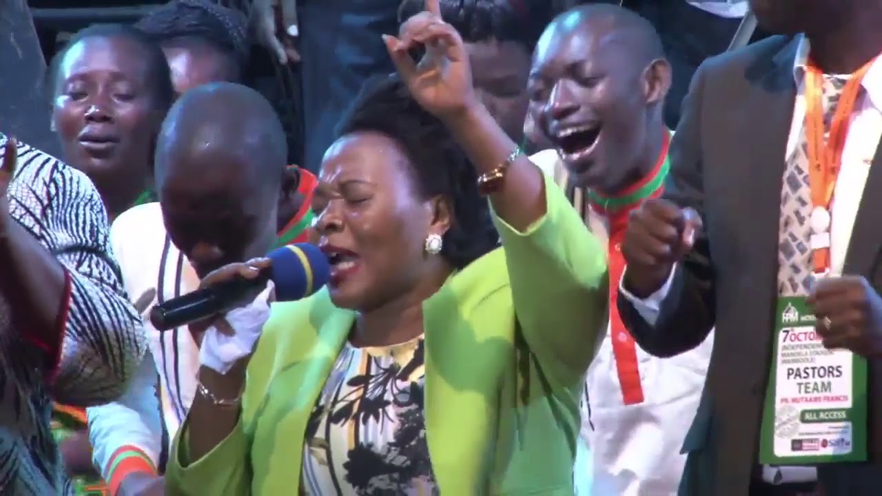 HON JUDITH BABIRYE PRAYING FOR A MAN WITH PR BUJINGO