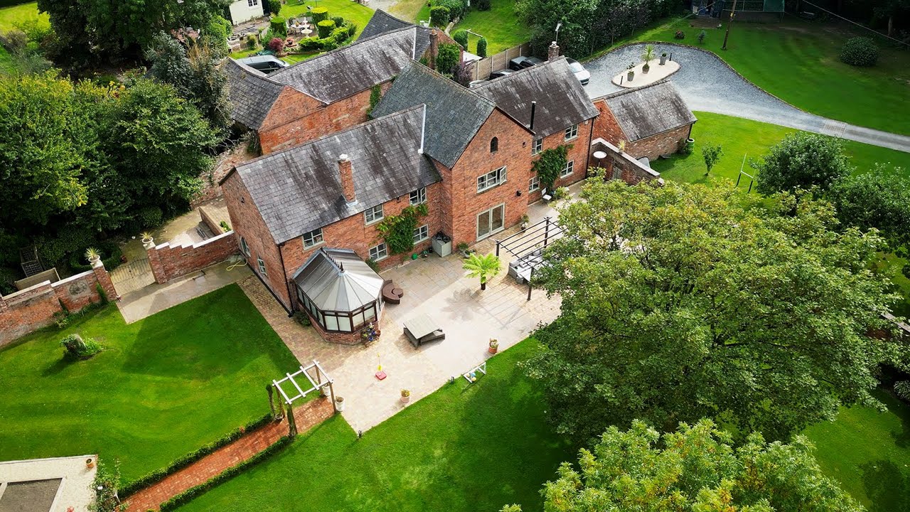 Inside a Luxury 1.2 million Family Home in Cheshire