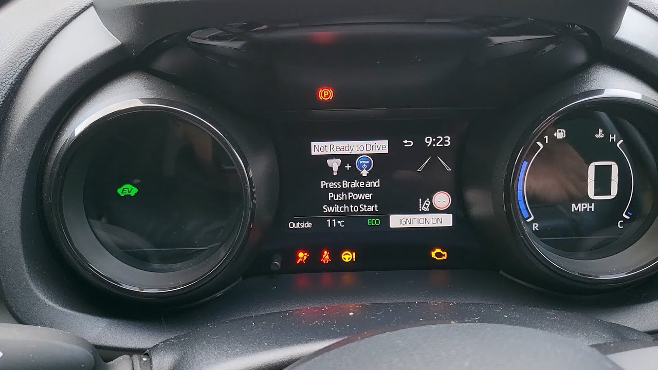 Toyota Hybrid: как одновременно заряжать 12-вольтовый аккумулятор и мыть машину