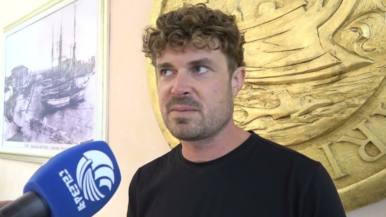 I silos del porto di Bari diventano un'opera d'arte, terminati i murales di Van Helten