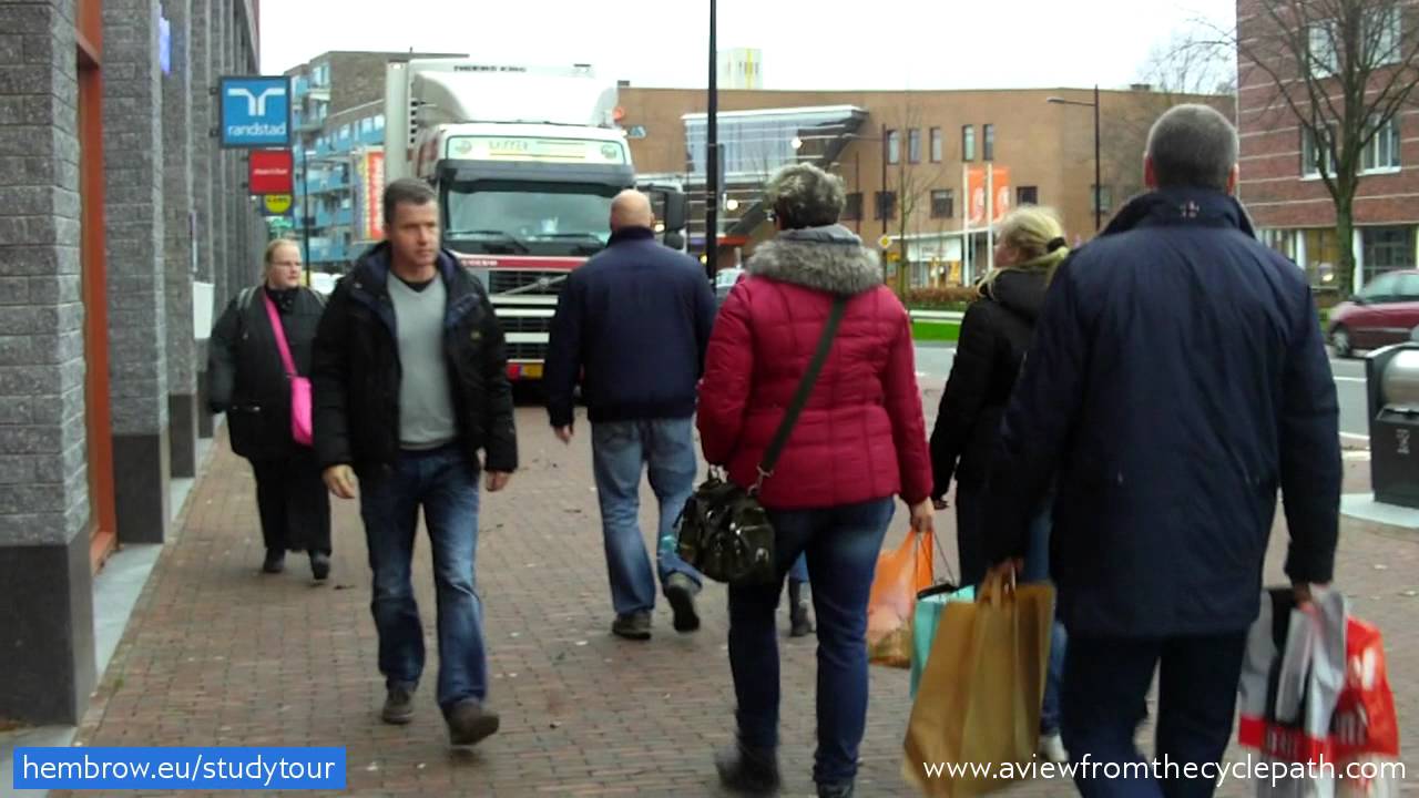 A street design hostile to cyclists. Jan Fabriciusstraat in Assen. FlorijnAs, CIte, Citadel
