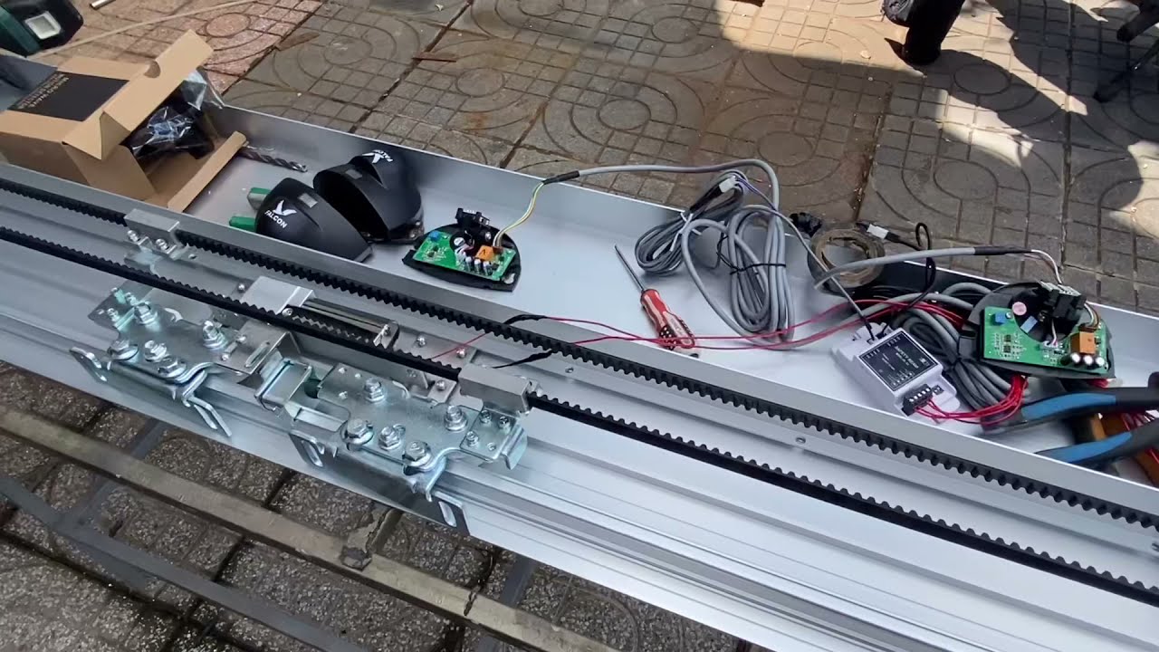 Cửa kính tự động hàn quốc tặng kèm phụ kiện khách mua đỡ tốn tiền