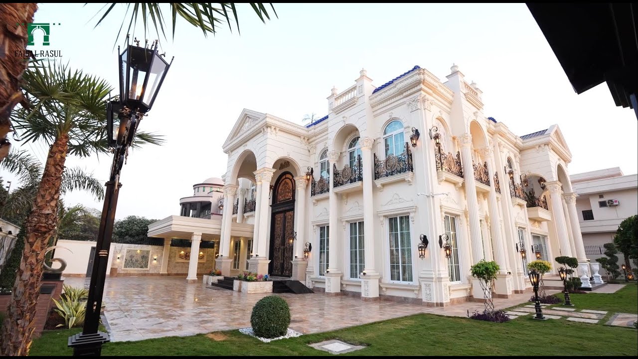 A Dreamy 4 kanal Fully Furnished Luxurious Mansion.