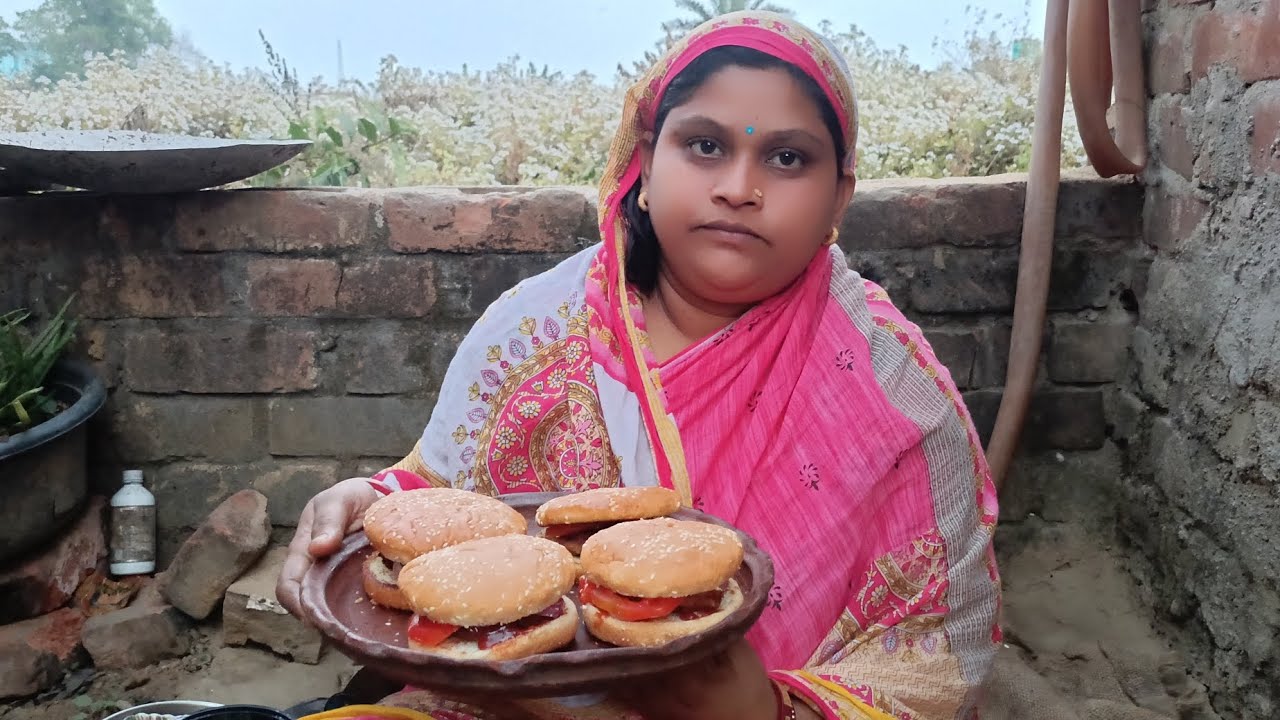 মাটির উনুনে বানালাম দারুন সাধের ঘরোয়া পদ্ধতিতে চিকেন বার্গারের রেসিপি#food #ভাইরাল ভিডিও