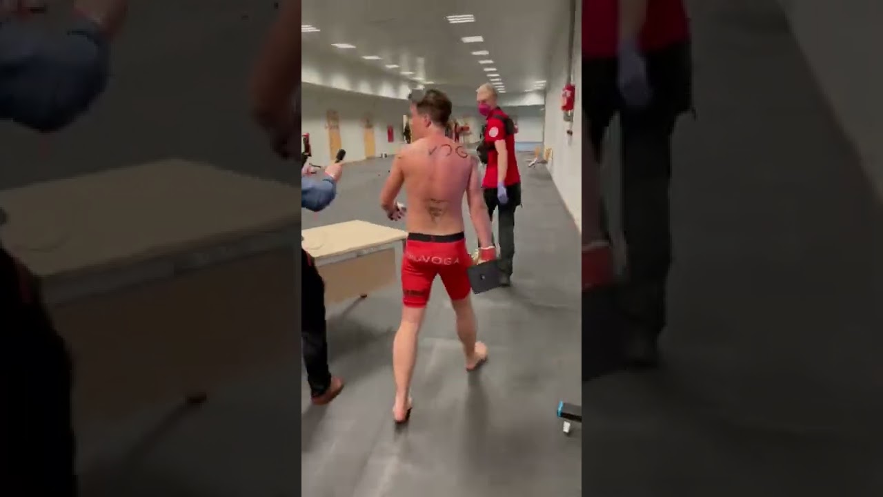Jak wygląda kamerzysta? Niesie puchar wygrał z Kruszwilem na Prime MMA 1 całuje dziewczynę