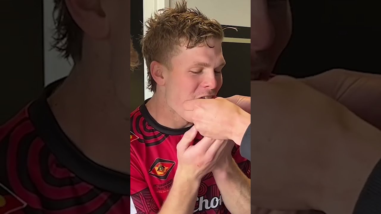 AFL players rate their fav Shapes | Aussie snacks 😍