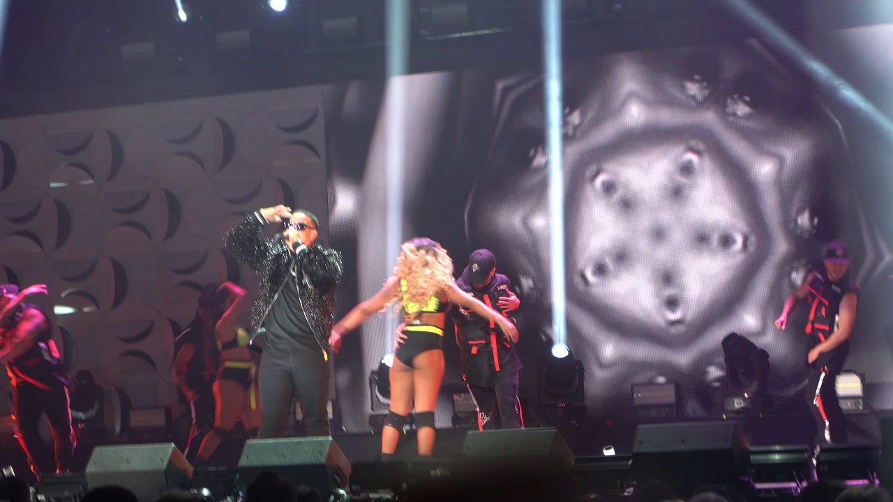 Daddy Yankee - Tira Pa' Lante / Con Calma (Detras de Camara 4k) iHeart Radio Fiesta Latina 2019