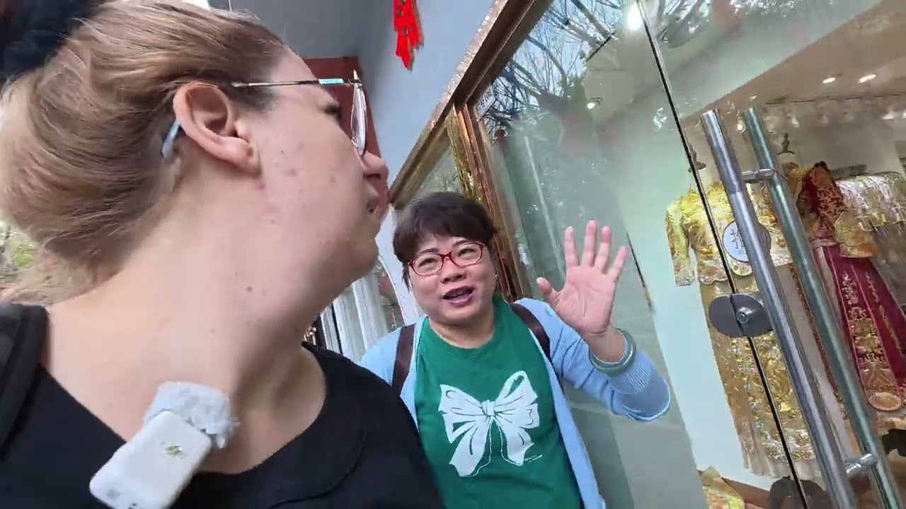 Jak wyglądaja suknie ślubne w Chinach? A jak wieczorowe, i to w dodatku na mnie 😃