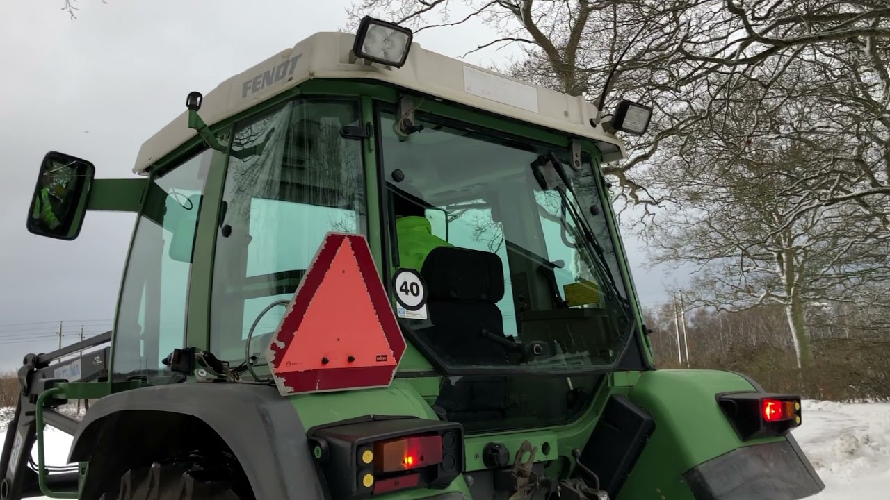 Köp Traktor Fendt Farmer 307 med frontlastare på Klaravik