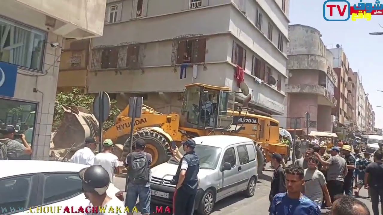 اجي تشوف اكبر حملة لتحرير ملك العمومي بحي الفلاح و شنو لقاو  جرادي لبرارك كوزينات معامل ديال خياطة