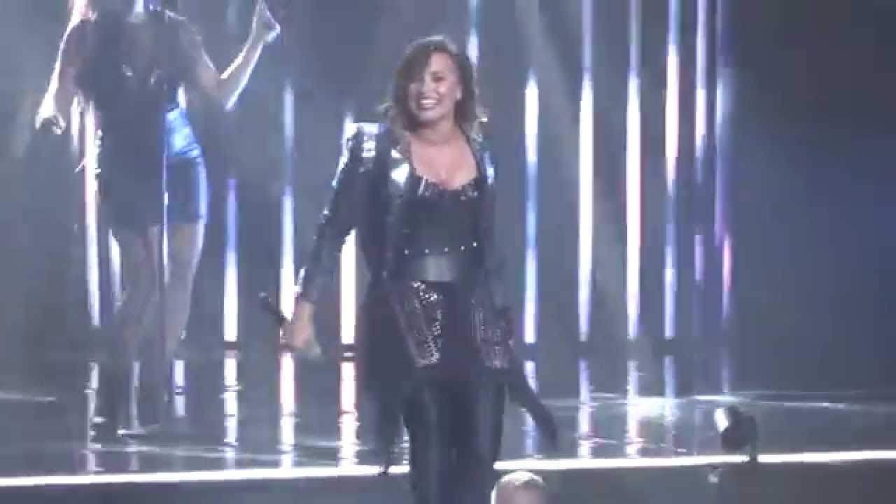 Demi Lovato - "Let It Go" (Live in San Diego 9-28-14)