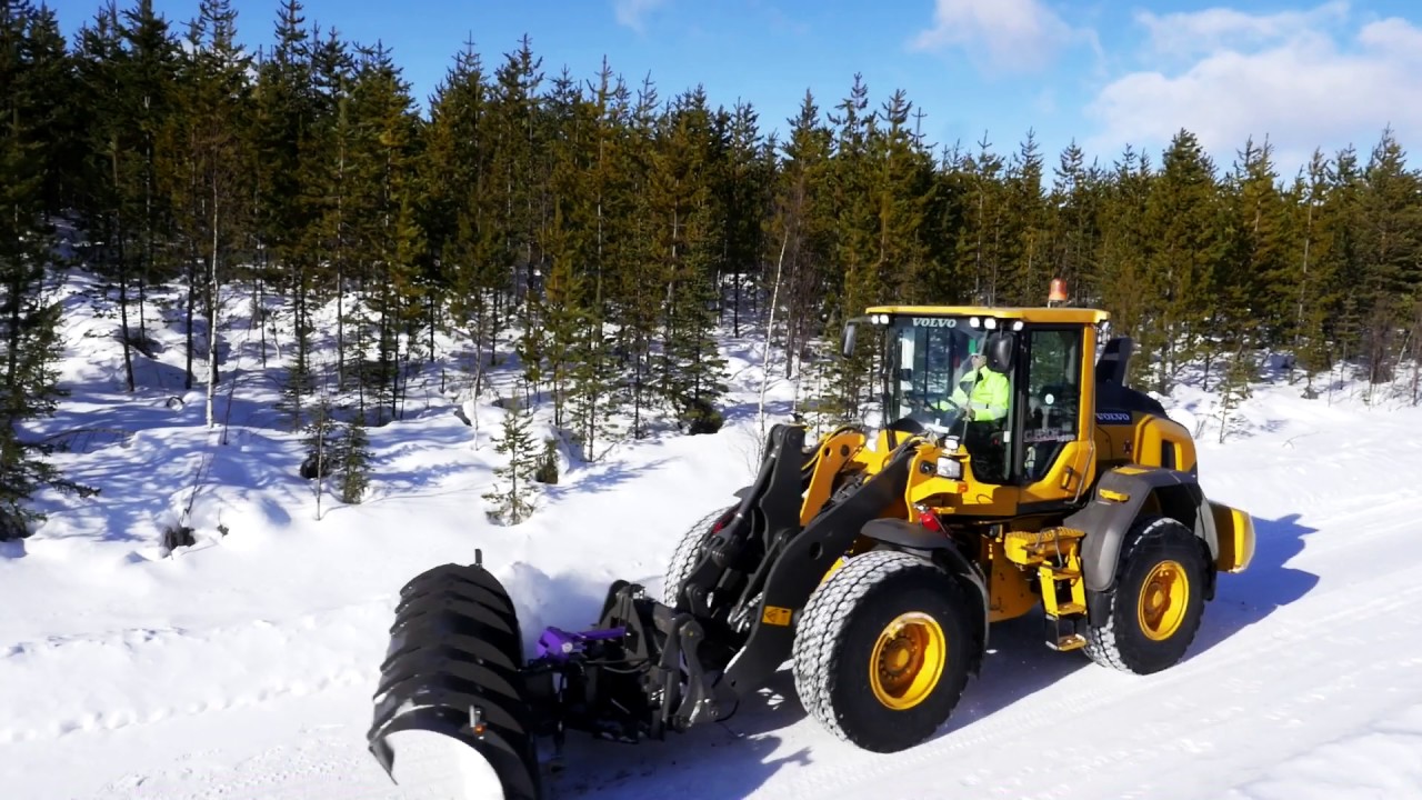 Snowplowing with Holms PD plus and Holms PV in Kiruna