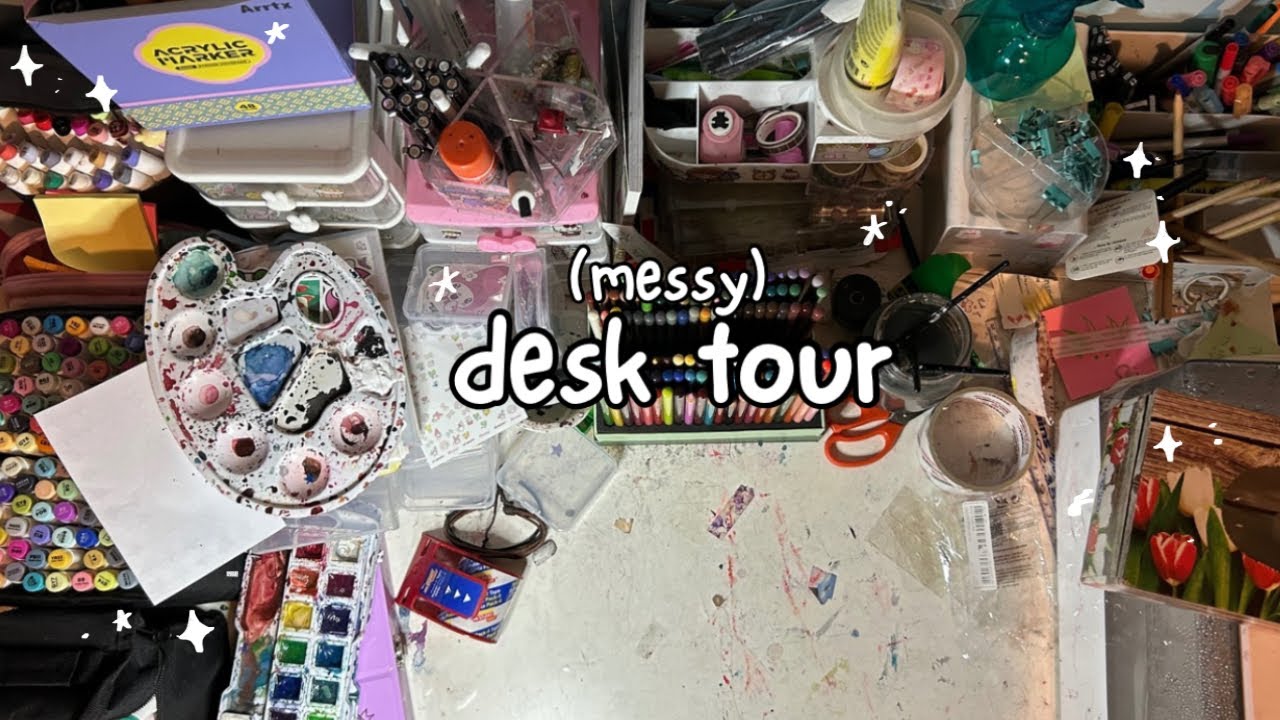 My very CHAOTIC desk tour