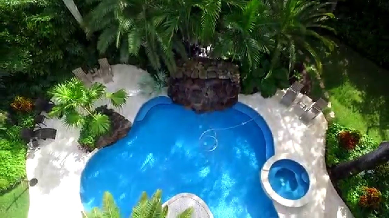 MODERN ESTATE IN CORAL GABLES, FLORIDA
