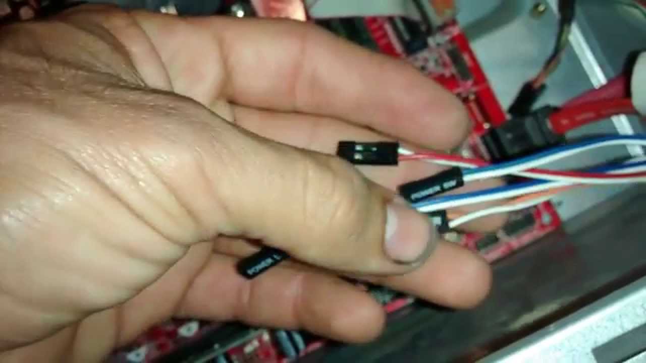 Conectar terminales de leds y botones encendido y reset en nuestra torre pc