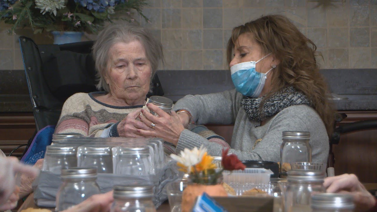 Volunteer crafts her way into the hearts of seniors
