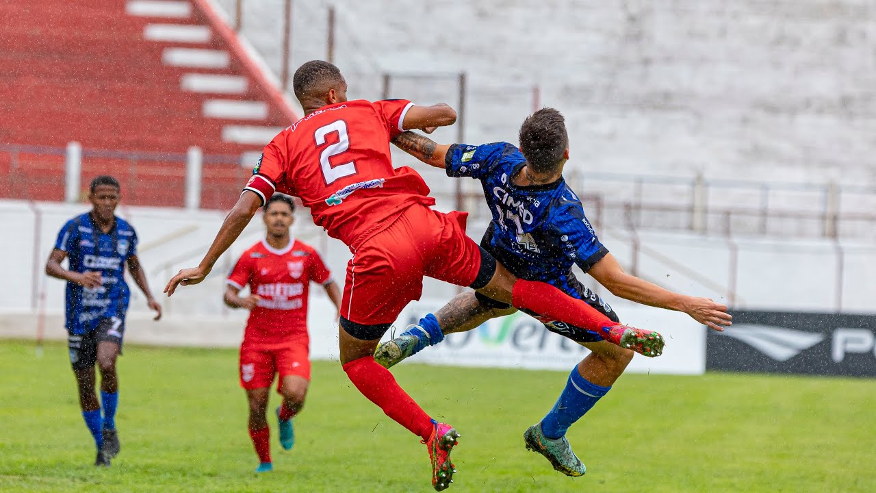 MATHEUS ROBINHO - LATERAL-DIREITO/ RIGTH-BACK