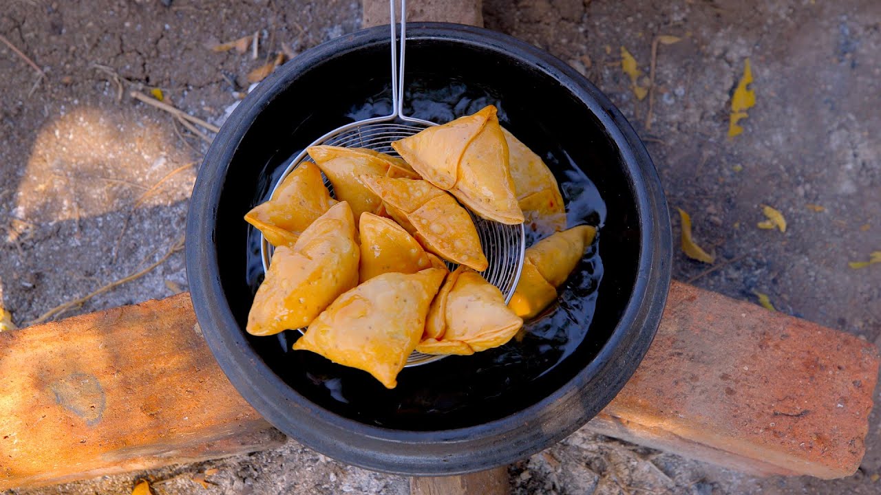 Samosa Recipe at an Indian Village | How to make Samosa | समोसा बनाने की विधि