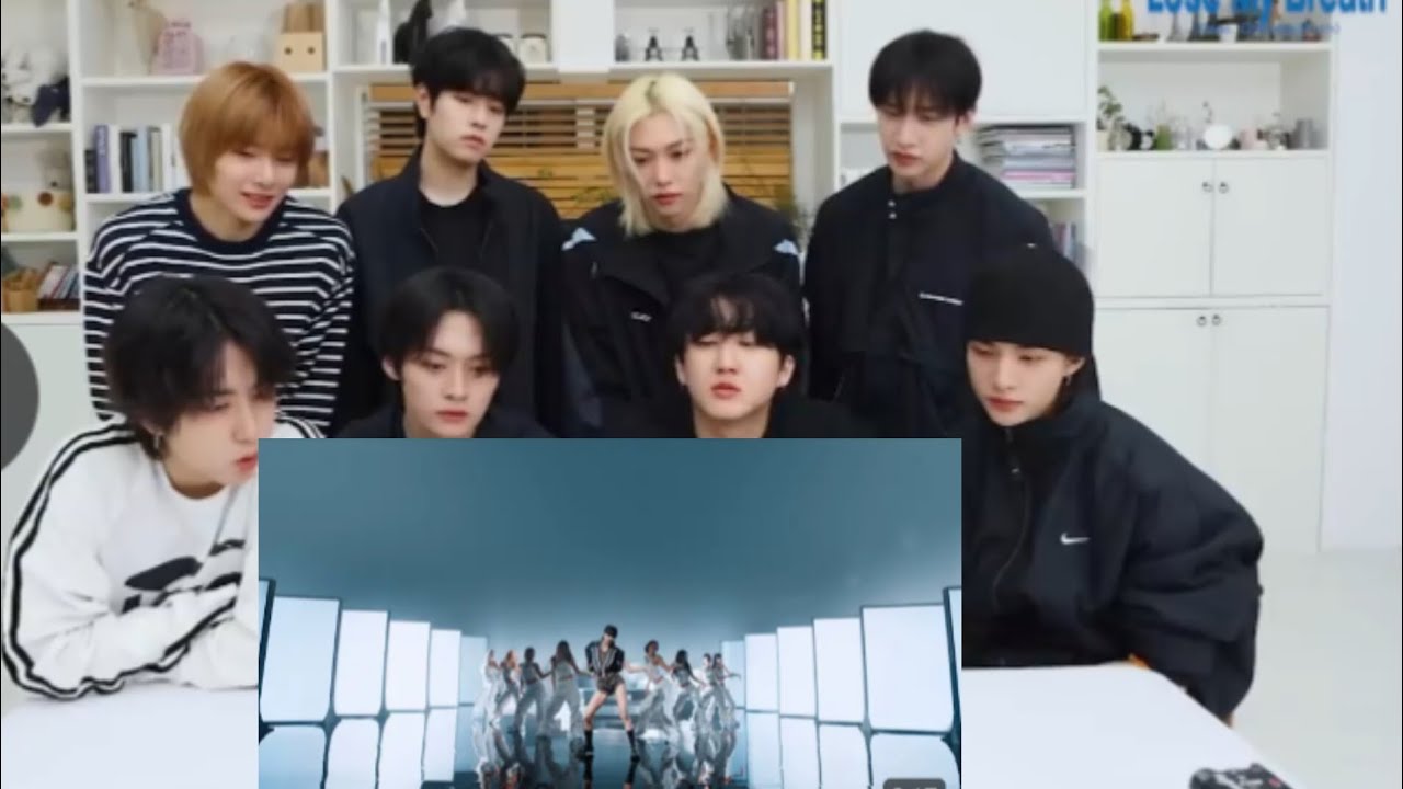 stray kids Reaction to Lisa ' Rockstar' special stage performance 🫰 [Fan-made 🩷💜]