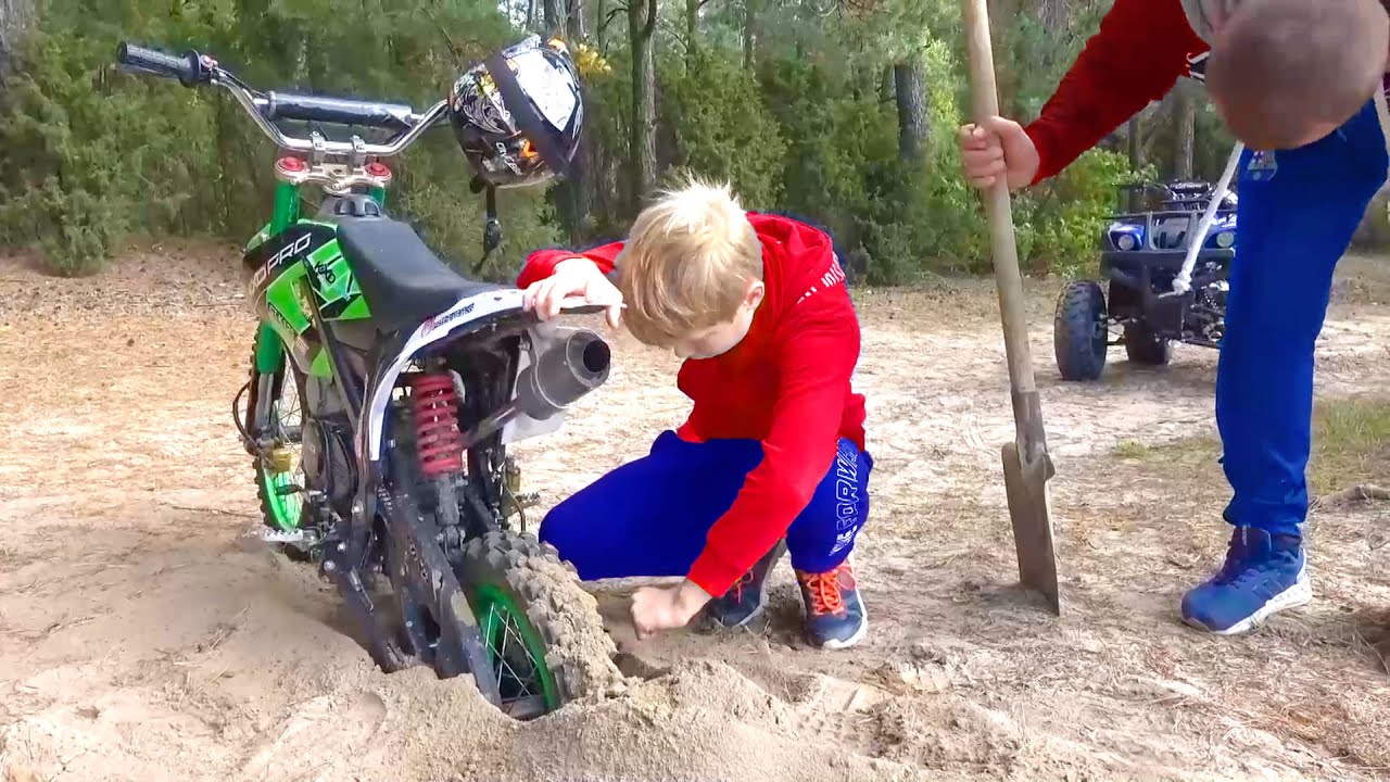 DAD broke mi BIKE. Alex and Ars