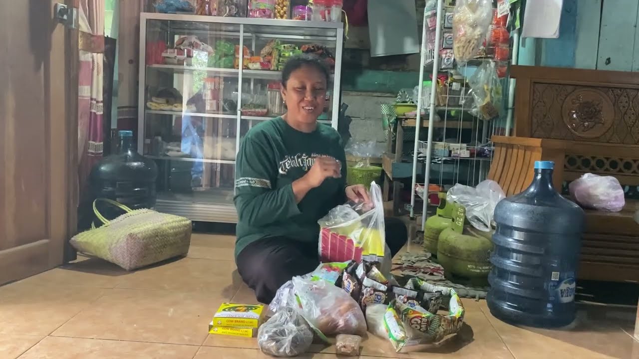 MAK NGATEMI UNBOXING BELANJAAN SOKO PASAR MAU ISUK