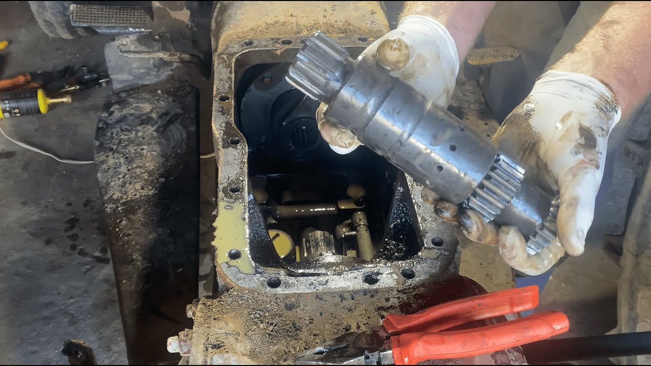 Hydraulic Pump Repair on the 1978 Massey Ferguson 50X!