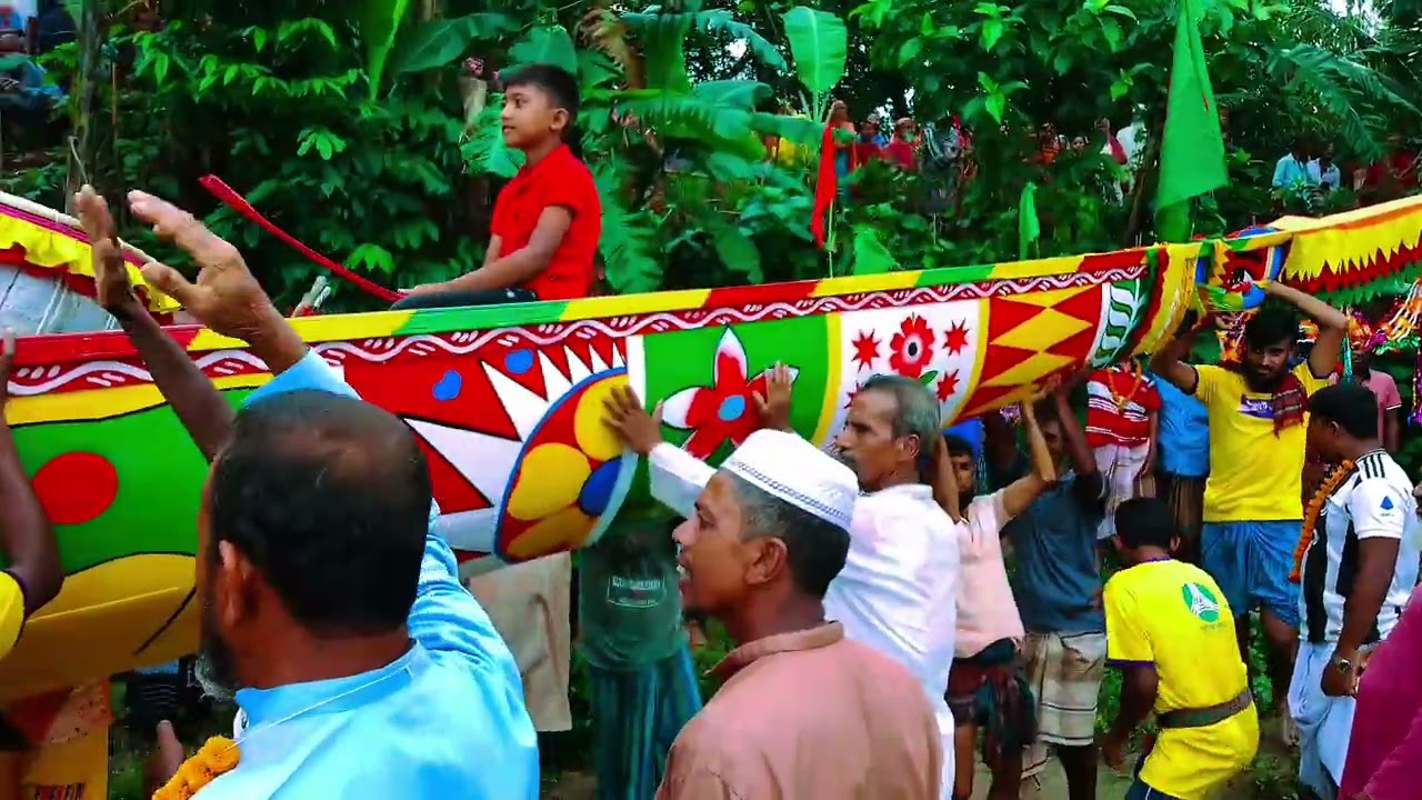 বগুড়া শেরপুর বরিতলী এলাকায় বাইছাল নৌকা পানিতে নামানো হলো নৌকার নাম বিজয় নিশান নতুন রুপে সেজেছে।
